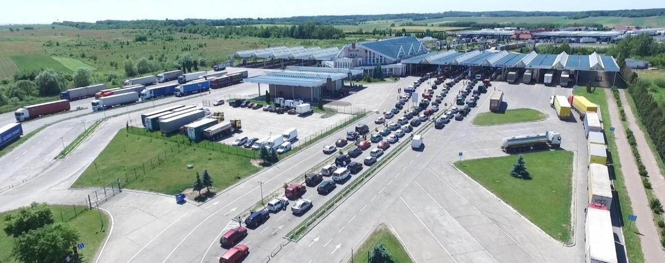 У чергах перед пунктами пропуску на кордоні України з Польщею у вівторок, 6 вересня, станом на 8.00 стоять 590 автомобілів.